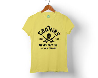 camiseta goonies amarilla mujer